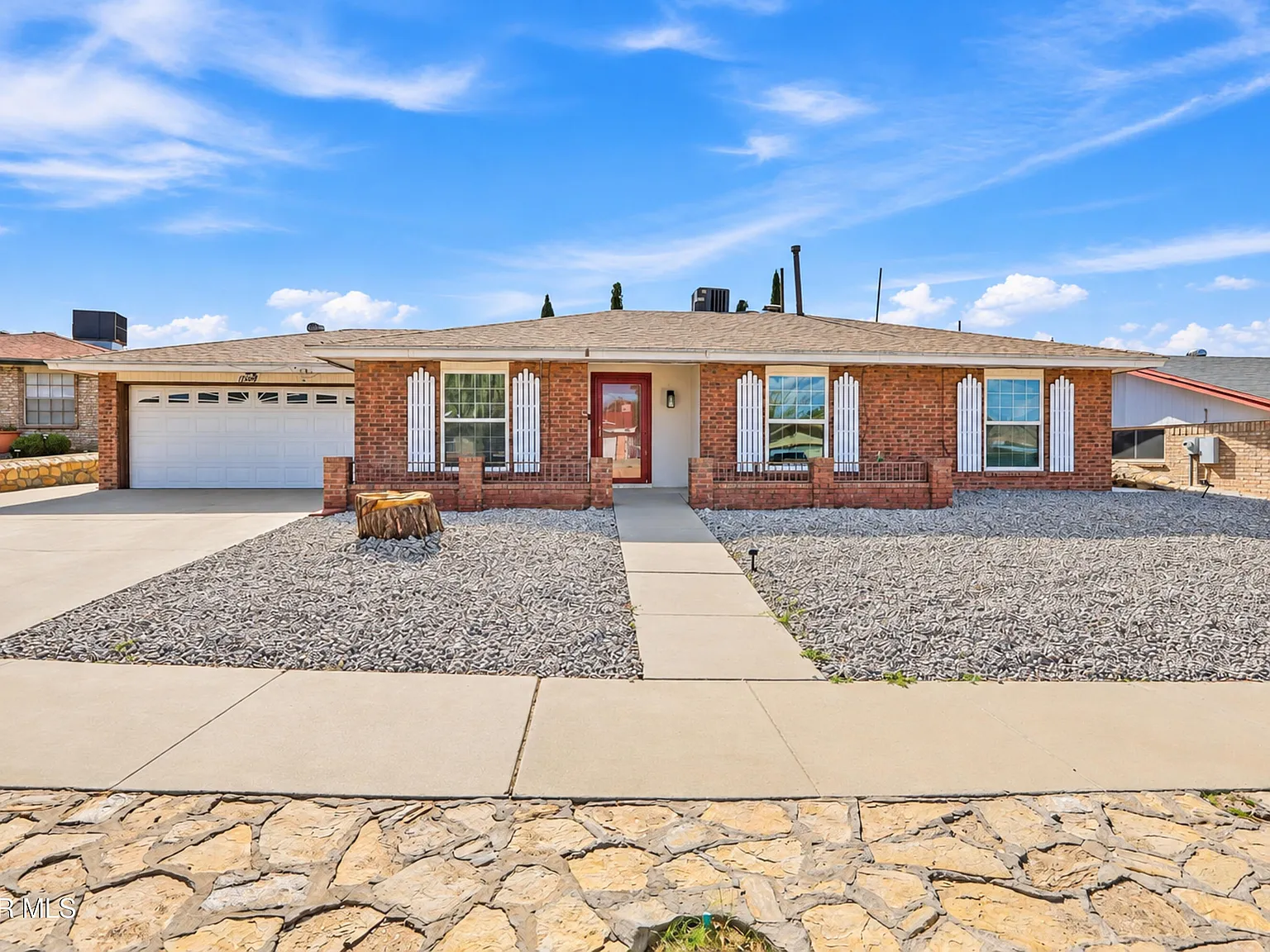4 bed, 2.0 bath, 2079 sqft, $2,395 — Photo 4