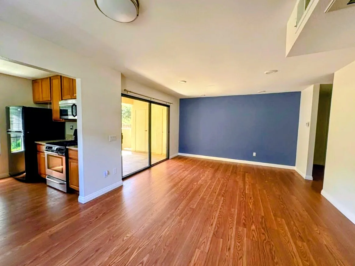 2 bed, 907 sqft, $2,800 — Photo 2