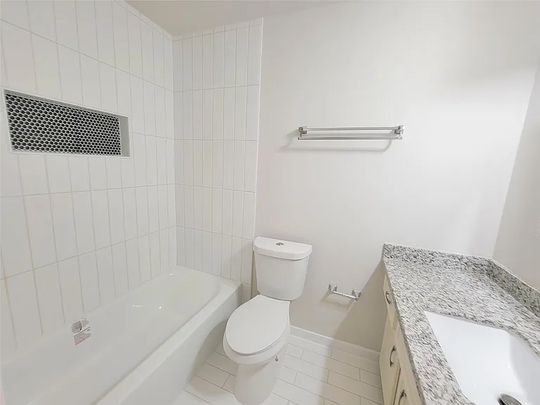 3005 Winchester Way — Photo 4