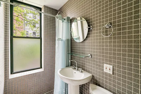 Sold by Yael Dunsky Real Estate | media 9