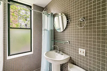 Sold by Yael Dunsky Real Estate