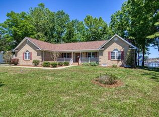 618 Quiet Harbor Dr, Hague, VA 22469
