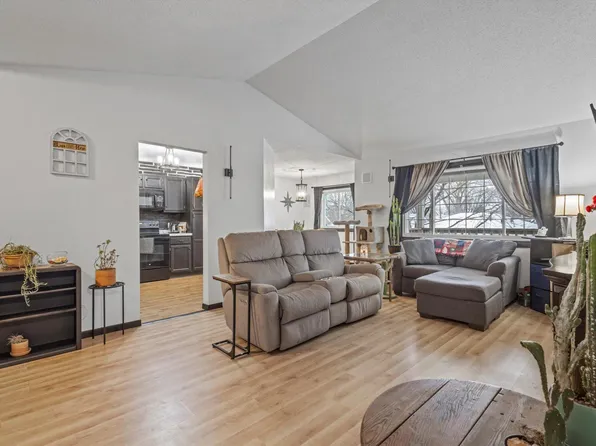 4040 Maureen Dr NE Unit 202, Columbia Heights, MN 55421