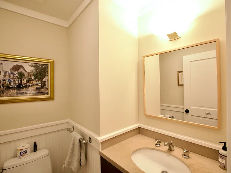 140 W Neck Rd — Photo 16