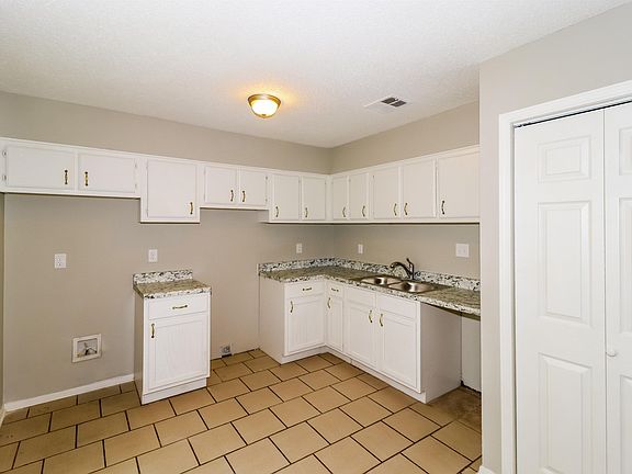 5th image of 5803 Lake Port Dr