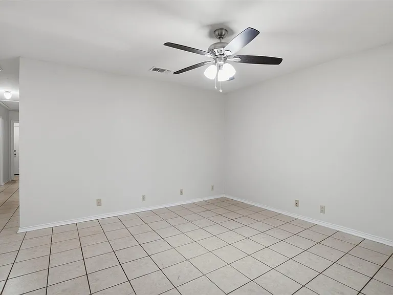 106 N Shaw St #106 — Photo 6