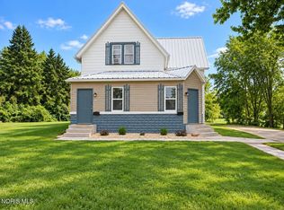 712 1/2 Buckley St, Fostoria, OH 44830
