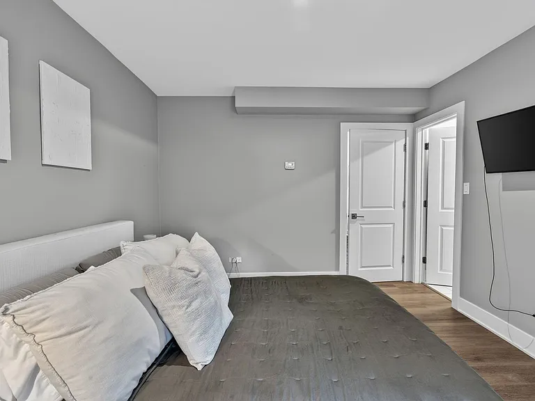 1533 N Wieland St — Photo 58