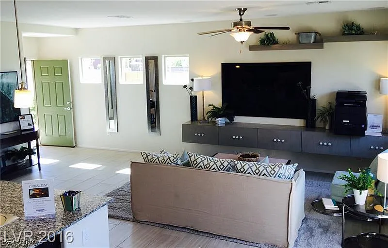3 bed, 2.5 bath, 1731 sqft, $2,245 — Photo 2