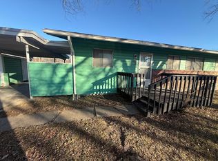 2014 SW 72nd St, Topeka, KS 66619