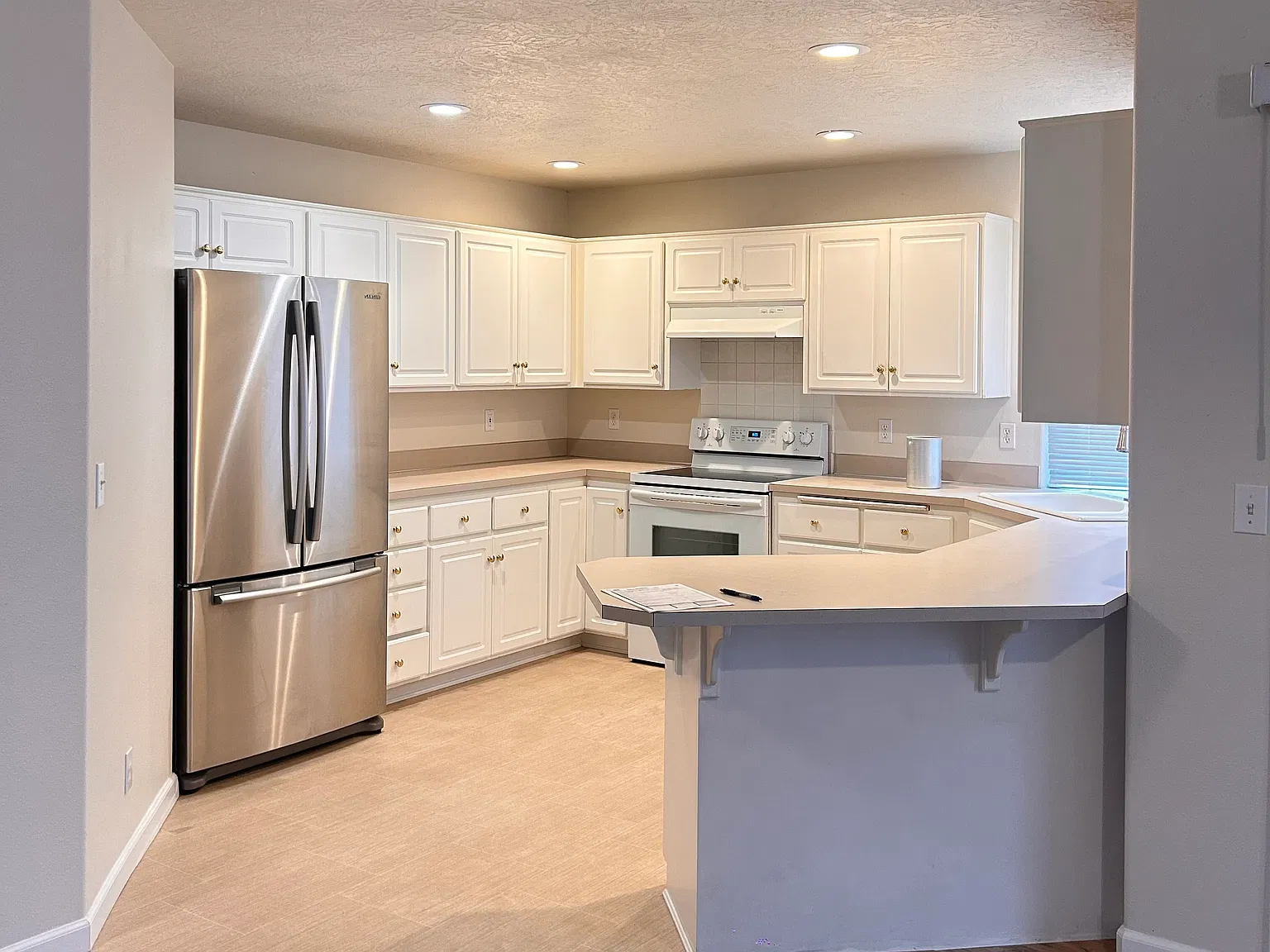2 bed, 2.5 bath, 1670 sqft, $2,100 — Photo 2
