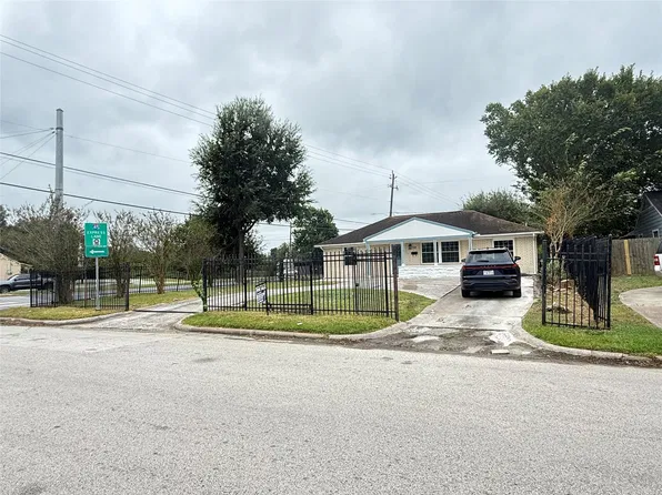 7562 Thurow St, Houston, TX 77087
