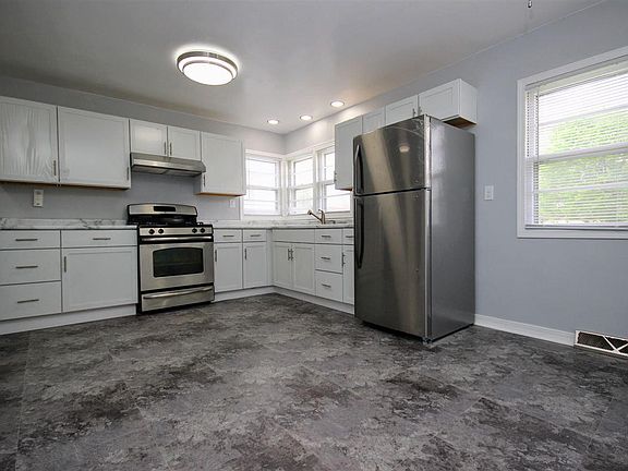 4th image of 307 Superior Ave