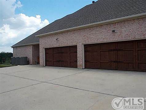 3rd image of 3700 Indian Springs Trl