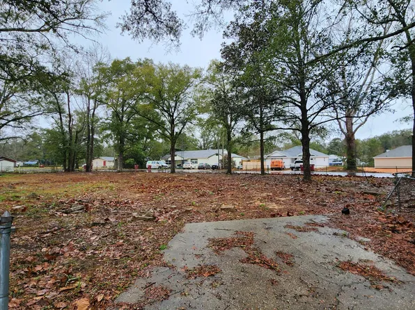 406 E Griffith Ave, Crestview, FL 32539