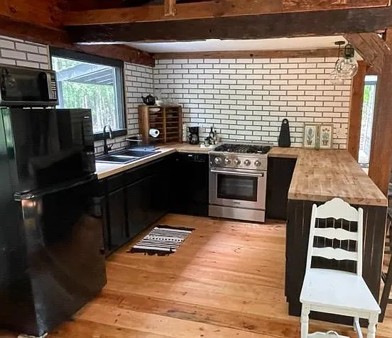 3 bed, 1100 sqft, $3,200 — Photo 4