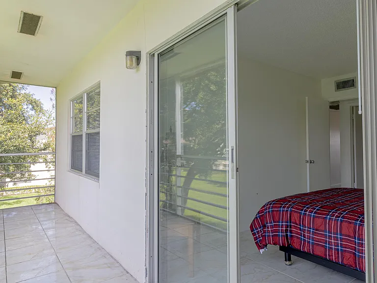 158 Mansfield D — Photo 24