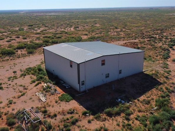 1114 County Road 260, Plains, TX 79355