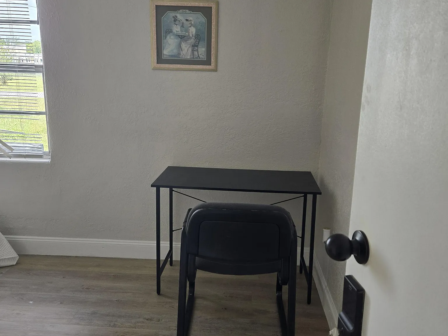 4 bed, 2.0 bath, 1200 sqft, $888 — Photo 3