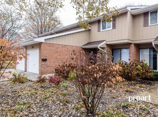 1094 Sunderland Ct, Wheaton, IL 60189