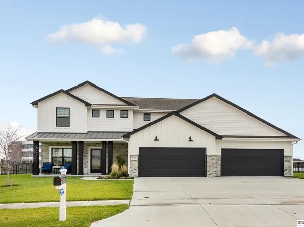 1970 N Kara Way, Fremont, NE 68025