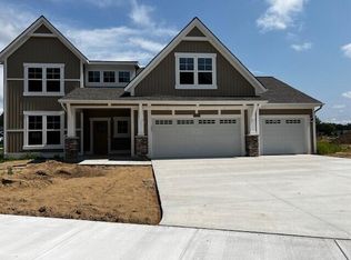 14966 Bethpage Dr, Spring Lake, MI 49456