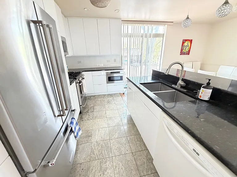 5557 S Harper Ave — Photo 12