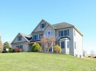 2326 Meadow Brook Dr, Schnecksville, PA 18078