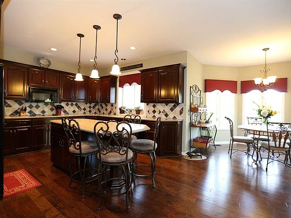 4th image of 16706 Marcy Cir