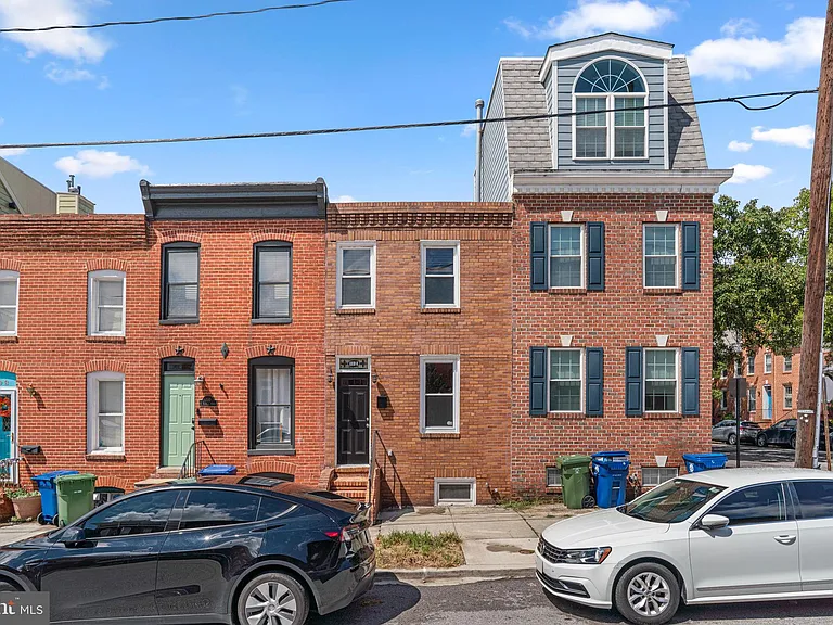 112 E Randall St — Photo 46