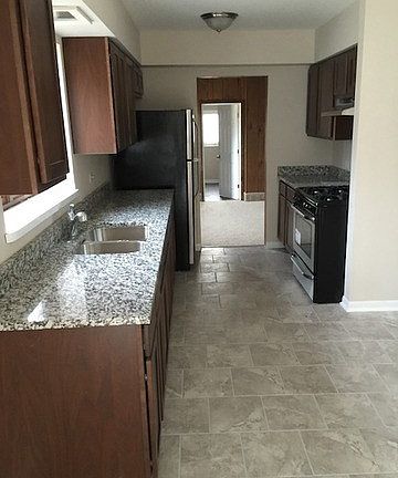 4th image of 6N609 Pine St