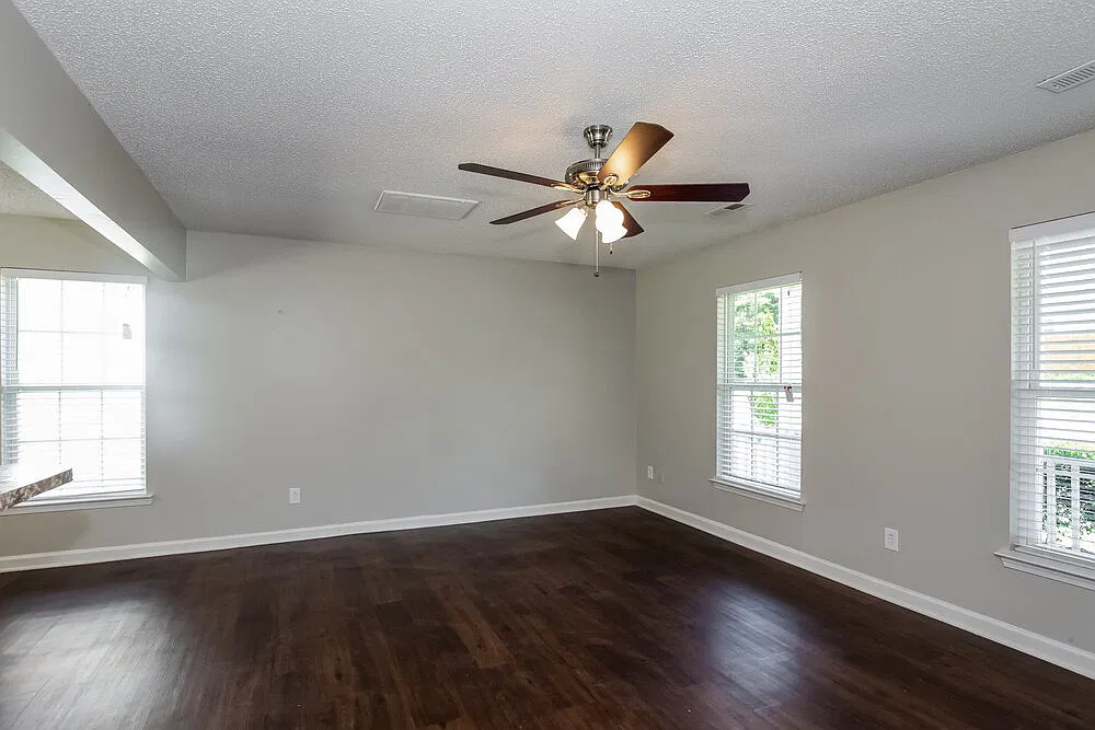 3 bed, 2.0 bath, 1541 sqft, $1,955 — Photo 4