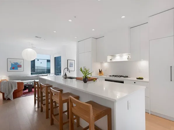 48 King Edward Ave W, Vancouver, BC V5Y 2H6