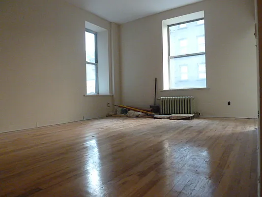 Rented by Robyn Lee, LREB | media 4