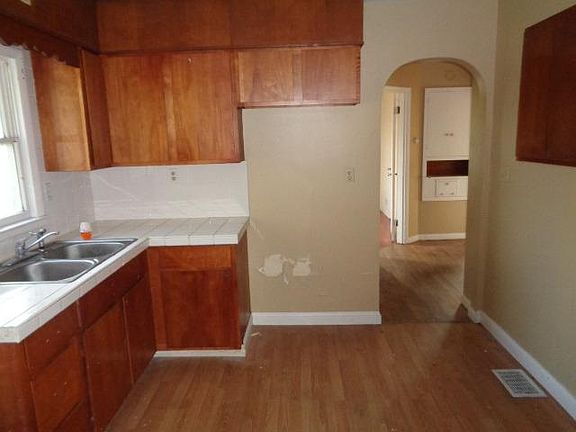 4th image of 3324 Burbank Ave