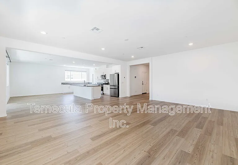 1816 Tapaderos St — Photo 3