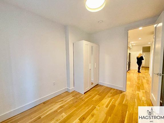 4th image of 306 E 96th St #2A
