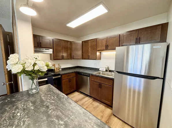 Town's Edge Apartments