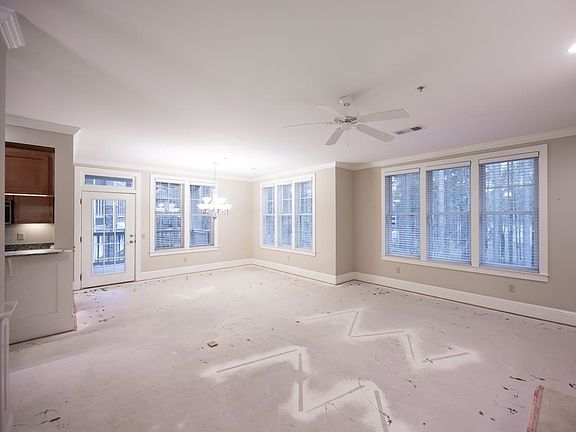 3rd image of 1030C Portage Trl