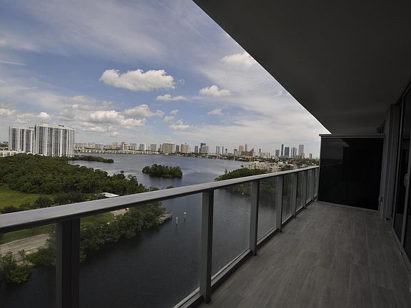 2nd image of 16385 Biscayne Blvd Unit 1204