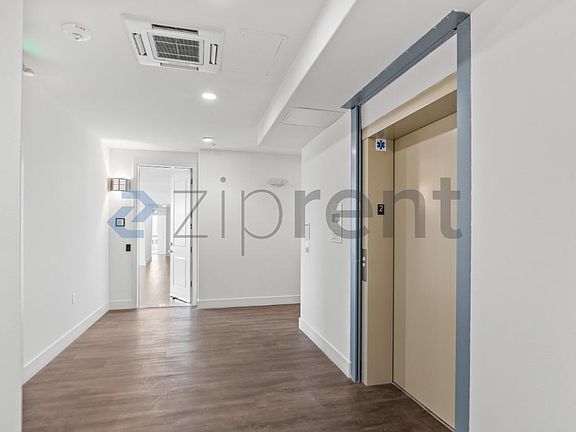 3rd image of 310 Riesling Ave Unit 20