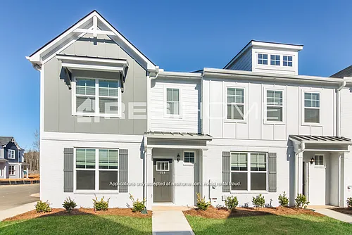 300 Emerald Ln Photo 1
