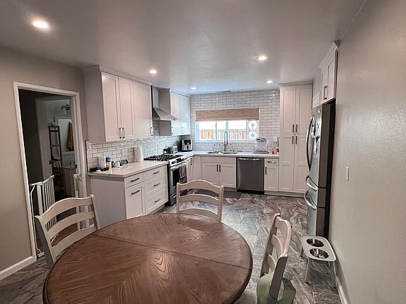 3rd image of 1423 El Capitan Way