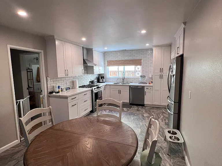 1423 El Capitan Way — Photo 3
