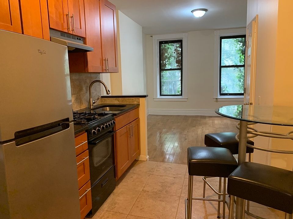 2nd image of 320 E 59th St APT 1C