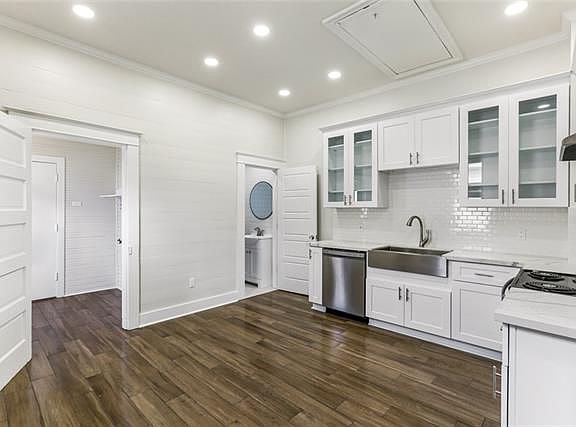 4th image of 927 Newton St