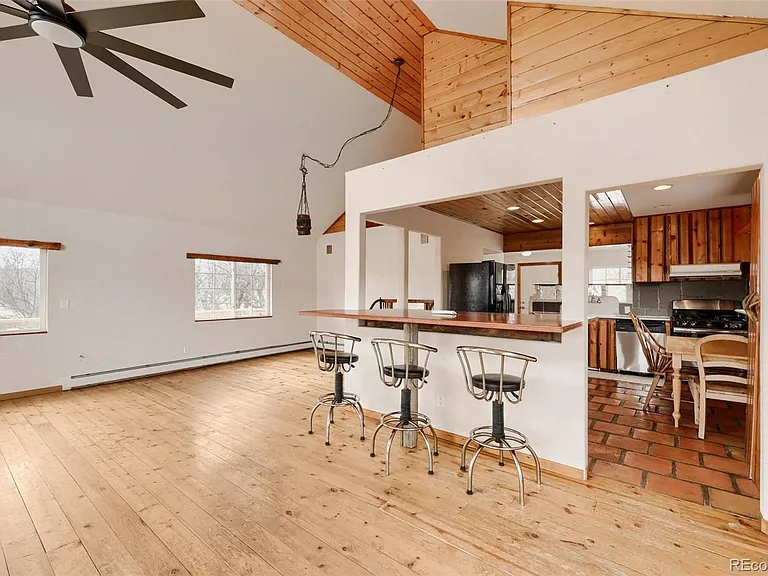 433 W Tomah Rd — Photo 7