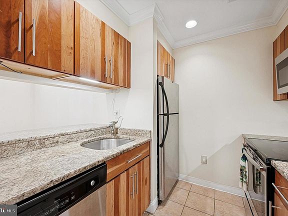 2nd image of 1601 Spring Garden St APT 205