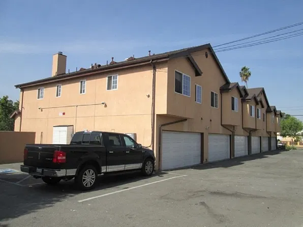 445 W 70th St, Los Angeles, CA