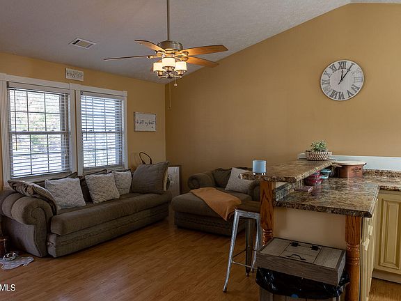 3rd image of 6612 Hickory Way Ln